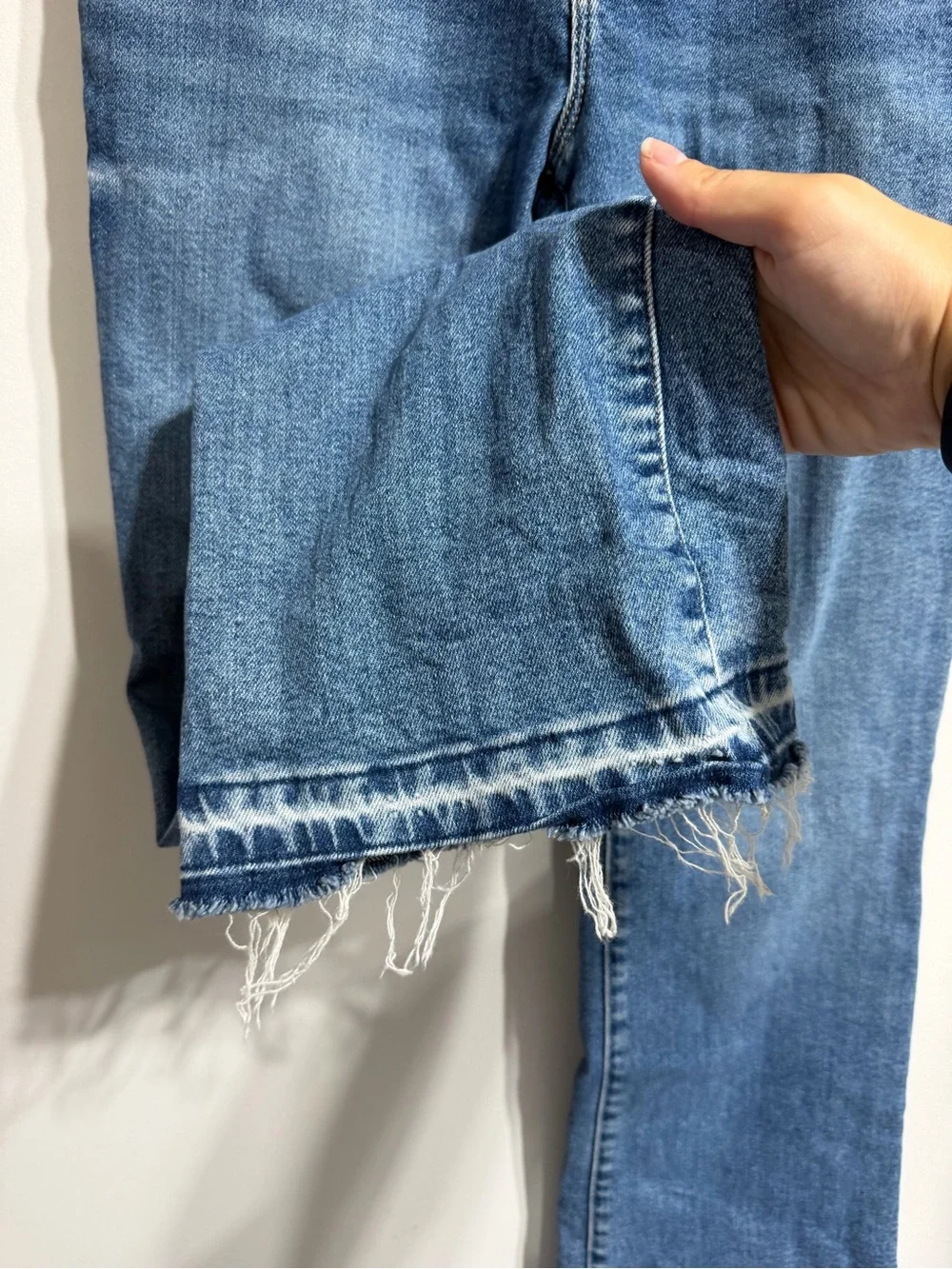 Good American Good Classic Bootcut Raw Hem Blue Jeans Size 2 / 26